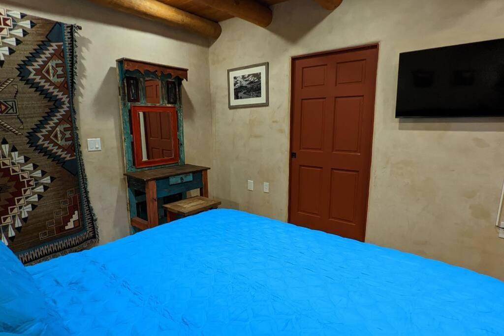 Magical Santa Fe Stay, Minutes From Town Square, Sleeps 4, Includes Free Parking And Outdoor Hot Tub! Exterior foto