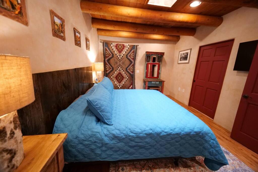 Magical Santa Fe Stay, Minutes From Town Square, Sleeps 4, Includes Free Parking And Outdoor Hot Tub! Exterior foto